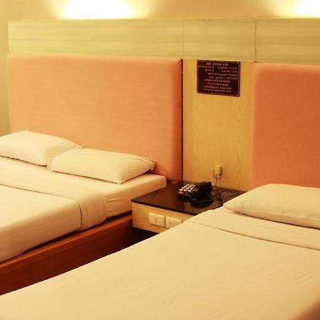 Pradipat Hotel Μπανγκόκ Εξωτερικό φωτογραφία