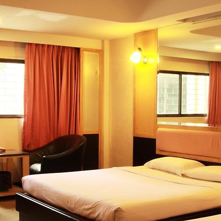 Pradipat Hotel Μπανγκόκ Εξωτερικό φωτογραφία