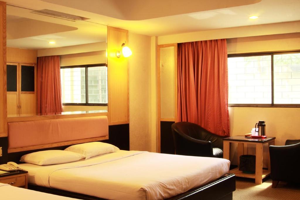 Pradipat Hotel Μπανγκόκ Εξωτερικό φωτογραφία