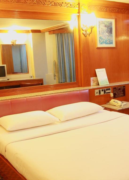 Pradipat Hotel Μπανγκόκ Εξωτερικό φωτογραφία