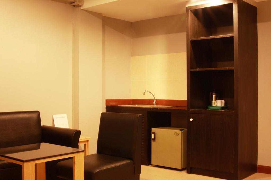 Pradipat Hotel Μπανγκόκ Εξωτερικό φωτογραφία
