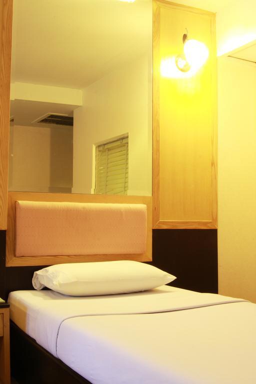Pradipat Hotel Μπανγκόκ Εξωτερικό φωτογραφία