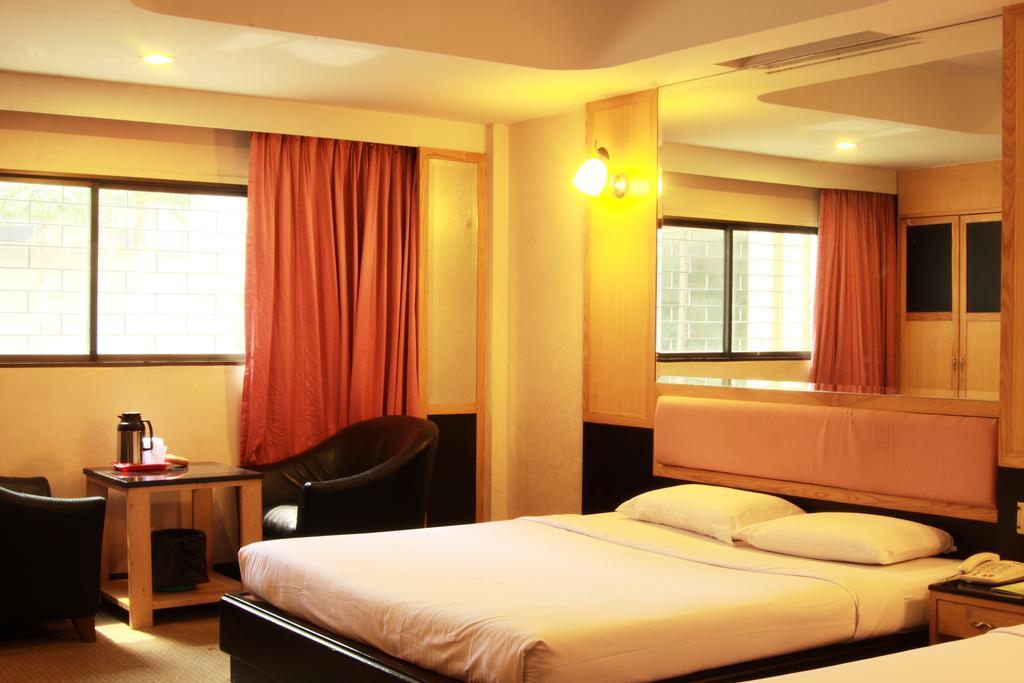 Pradipat Hotel Μπανγκόκ Εξωτερικό φωτογραφία