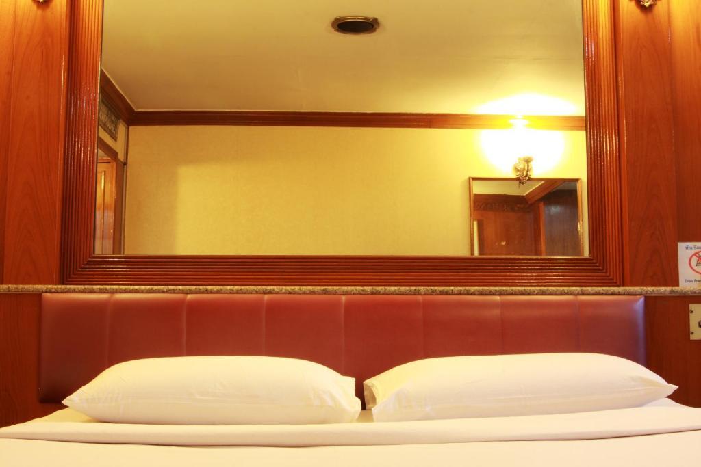 Pradipat Hotel Μπανγκόκ Δωμάτιο φωτογραφία